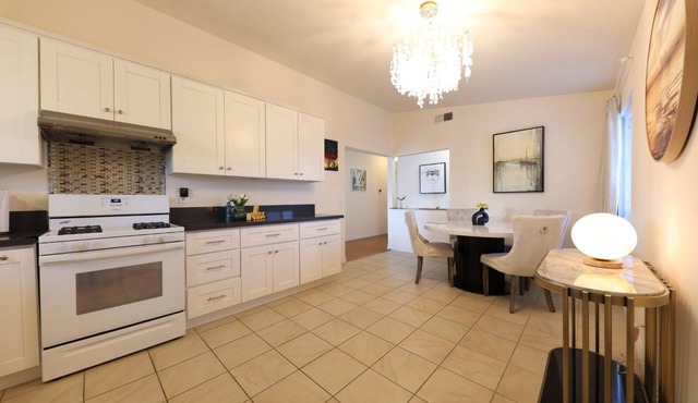 Charming 2-bedroom house with AC, WiFi in welcoming La Puente