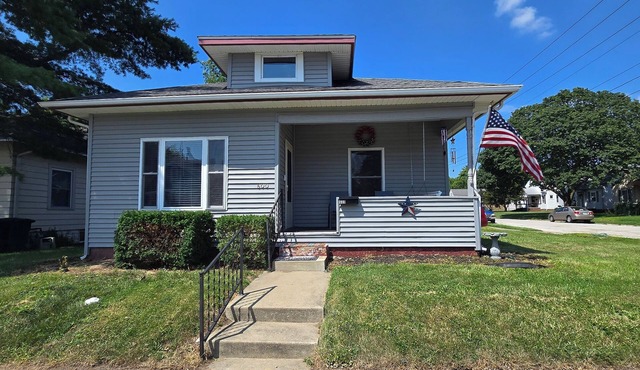 Charming 2-bedroom house in central Lafayette. 3 minute walk to ColumbianPark