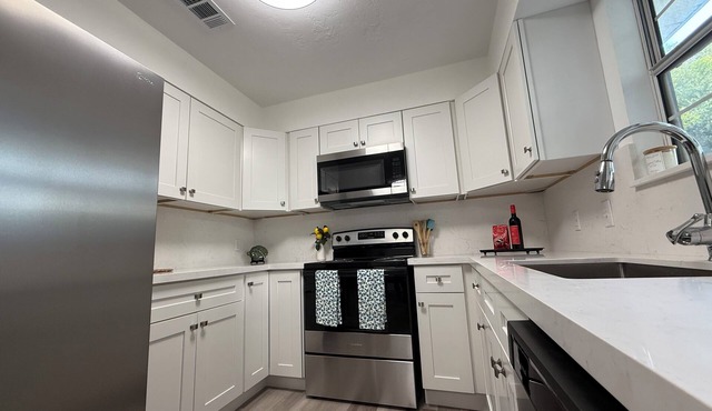 Charming 2-bedroom house with WiFi, AC in fantastic Lake City