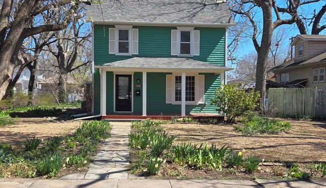 Charming 2-bedroom House near Downtown