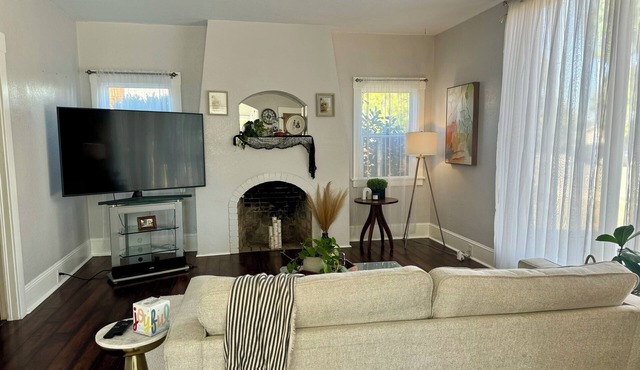 Charming 2-bedroom house with fitness room and AC in delightful Patterson