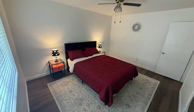 Charming 2-bedroom house in lovely Riverside with AC