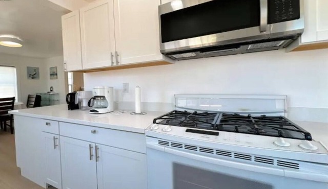 Charming 2-bedroom house with WiFi and AC in San Mateo