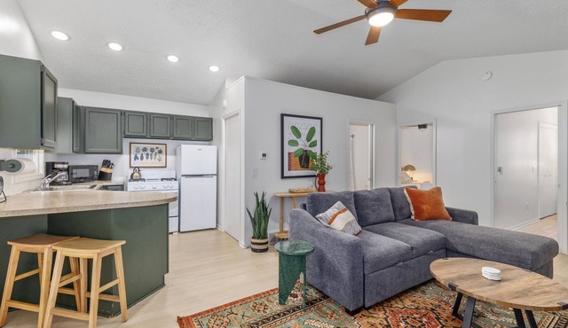 Charming 2-bedroom house in Saugatuck with AC, WiFi, Pet Friendly