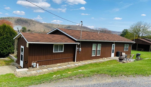 Charming 2 bedroom home in the heart of elk country.