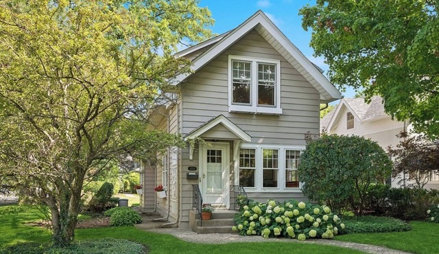 Charming 2-bedroom home in fantastic Winnetka, IL location