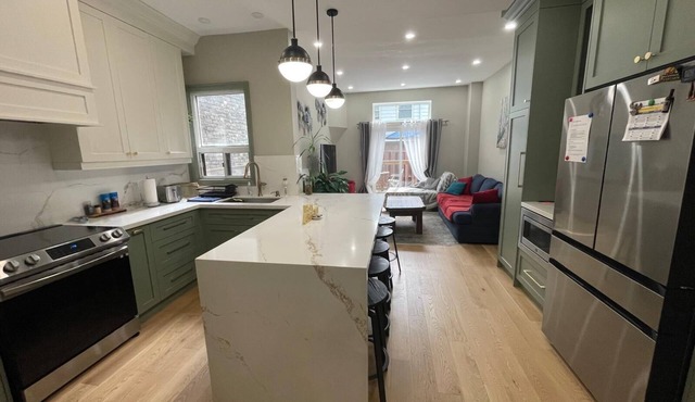 Charming 2-bedroom Home High Park/Roncesvalles