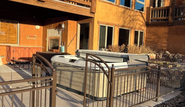 Charming 2-bedroom home suite apartment with WiFi, AC in welcoming Kamas