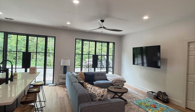 Charming 2-bedroom home on 15 acres is a Franklin Oasis