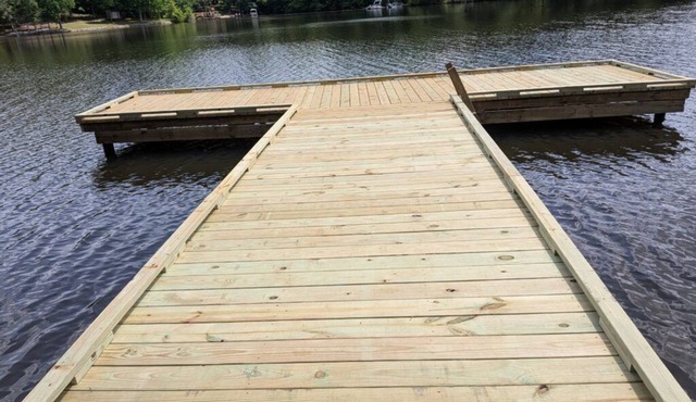 Charming 2-bedroom home, with lake access, in the Richmond metro area.