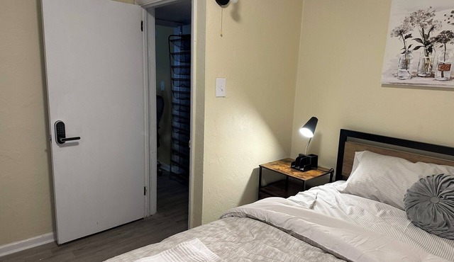 Charming 2-bedroom house in Aberdeen with WiFi and AC