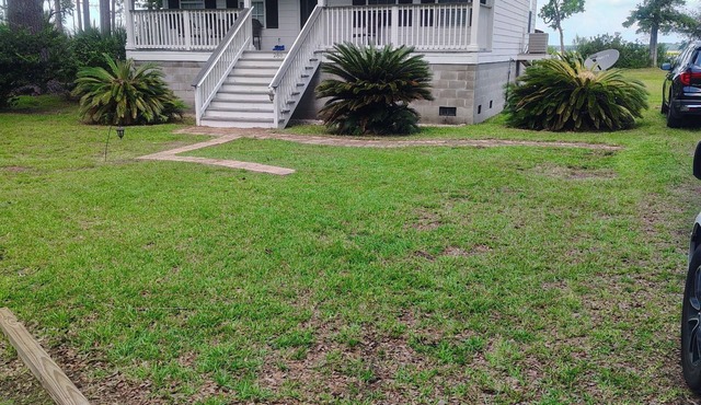 Charming 2-bedroom house in enjoyable Beaufort on the water.