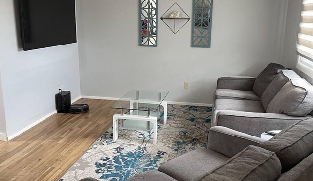 Charming 2-Bedroom House for a Peaceful Getaway, Peaceful Home away from home
