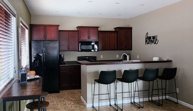 Charming 2-bedroom house with WiFi, AC in cool Escanabann