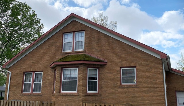 Charming 2-bedroom house with WiFi, AC in fabulous Fairbury