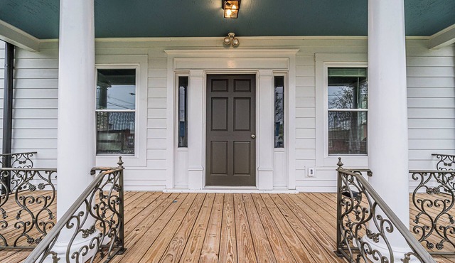 Charming 2-bedroom house newly updated in tranquil Franklin, walk to the square