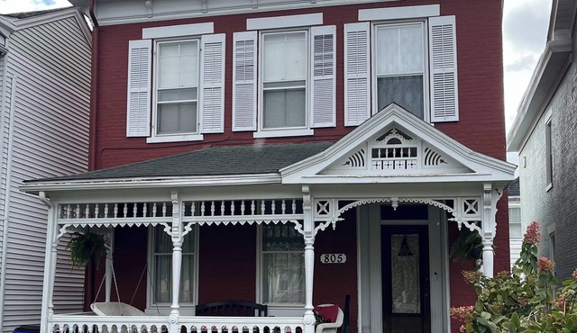 Charming 2-bedroom house with AC and WiFi in lovely Hamilton