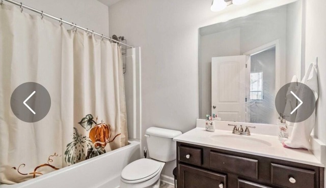 Charming 2-bedroom house in lovely Hoschton with AC, 15mins to Chateau Elan.