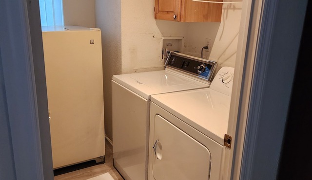Charming 2-bedroom house in peaceful Lakeland with AC and community ammenities