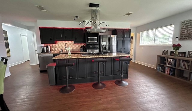 Charming 2-bedroom house with AC, fitness room and WiFi in adorable Metairie