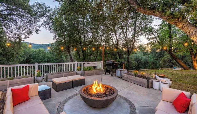 Charming 2-bedroom house with WiFi, AC, EV charger NEAR Yosemite
