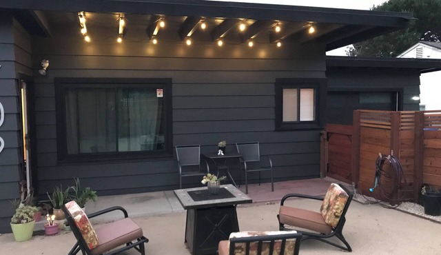 Charming 2-bedroom house, Beach Bungalow Style, WiFi, Sleeps 5