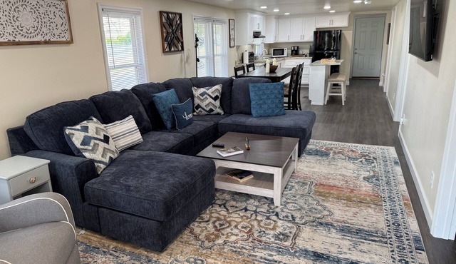 Charming 2-bedroom house with AC, WiFi in the heart of Pembroke