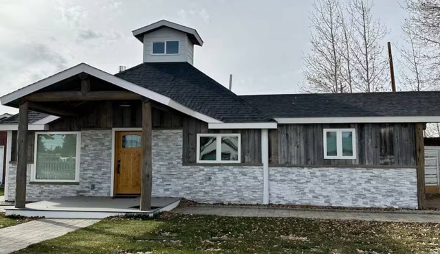 Charming 2-bedroom house in Pinedale with WiFi
