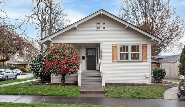 Charming 2-bedroom house with WiFi in NE Portland