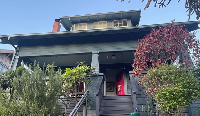 Charming 2-bedroom house with WiFi and AC in delightful Portland