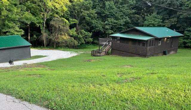 Charming 2-bedroom house located in beautiful wooded setting!