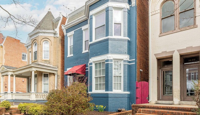 Charming 2-bedroom house with WiFi, AC, & Patio in the heart of Richmond!