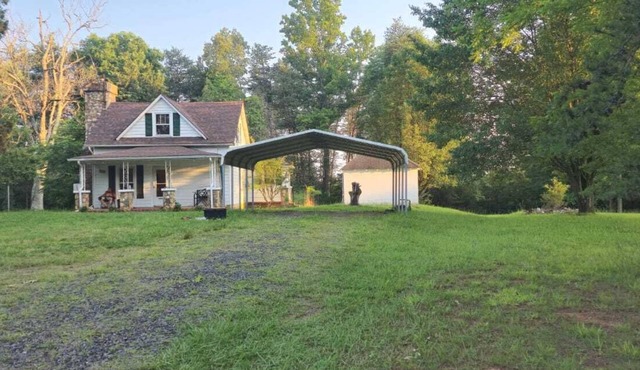 Charming 2-bedroom house with WiFi is a cozy place