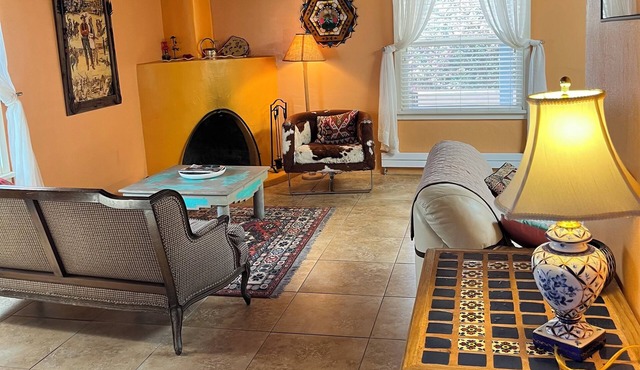 Charming 2-bedroom house in lovely Santa Fe/walk to plazannnnn