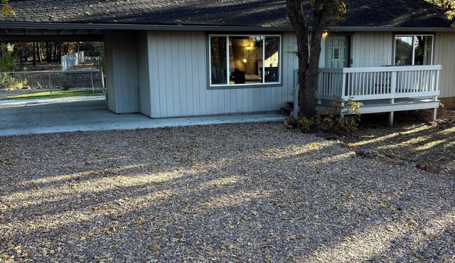 Charming 2-bedroom house in lovely Show Low with AC