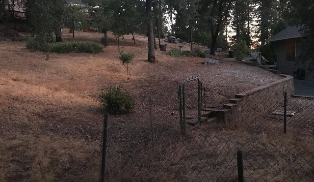 Charming 2-bedroom house in Tuolumne with WiFi and AC