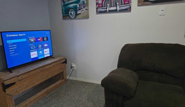 Charming 2-bedroom house in Nipawin with AC, WiFi, fitness room