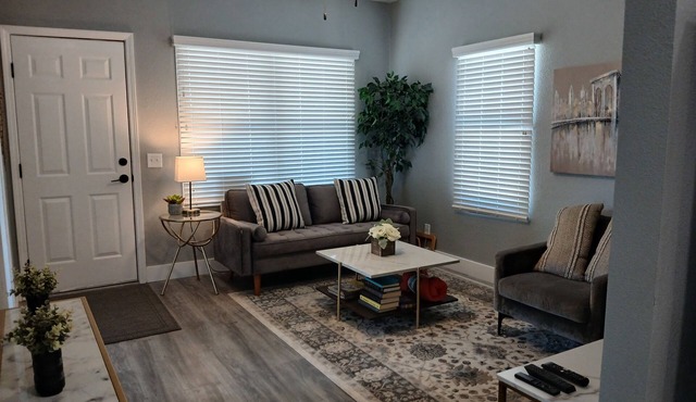 Charming 2-bedroom house with WiFi, AC in lovely Atwater
