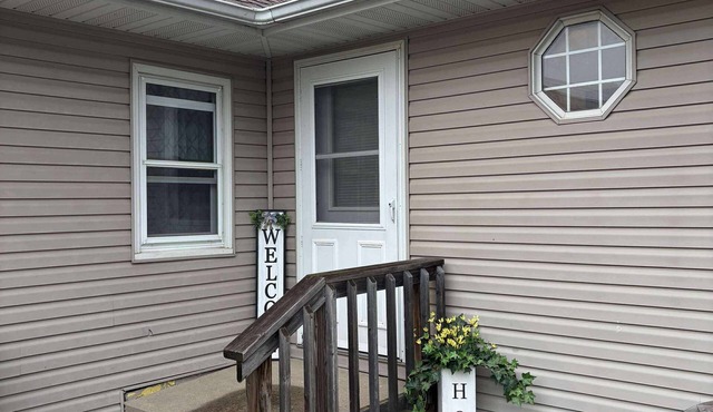 Charming 2-bedroom house w/WiFi, AC in Balaton near Marshall, MN, pet friendly