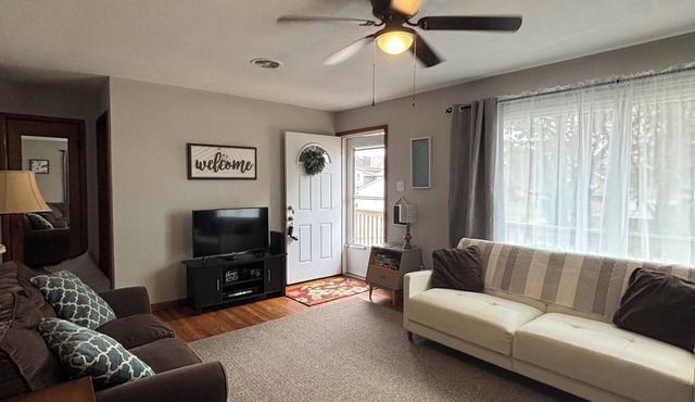 Charming 2-bedroom house with WiFi, AC in superb Bedford