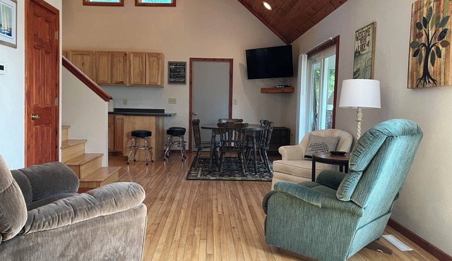 Charming 2-bedroom house in lovely Bloomer with AC
