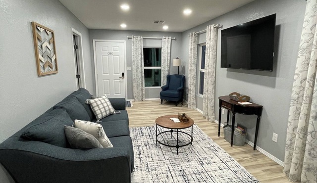 Charming 2-bedroom house right off Route 66