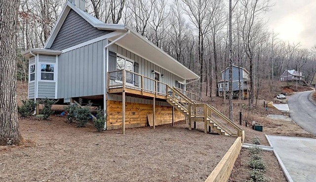 Charming 2-bedroom house in bustling Clayton, GA with WiFi, Kingwood Resort!