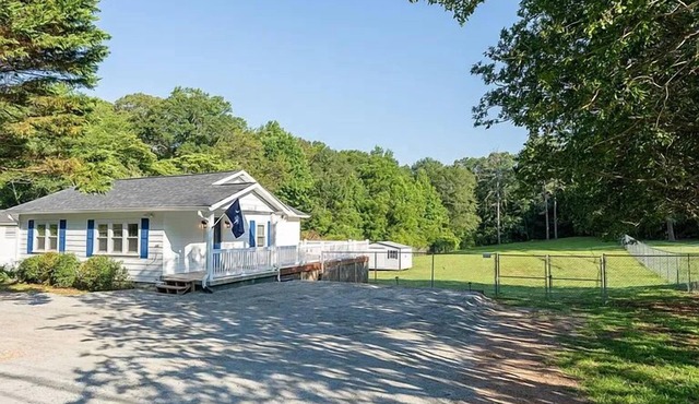 Charming 2-bedroom house in Clemson 4mi. from Death Valley and 1mi. from Mac's