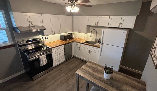 Charming 2-bedroom house in serene Creston with AC