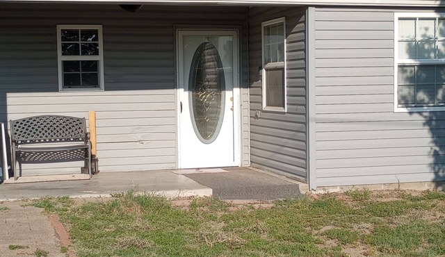 Charming 2-bedroom house with WiFi, AC near peaceful Lake Eufaula