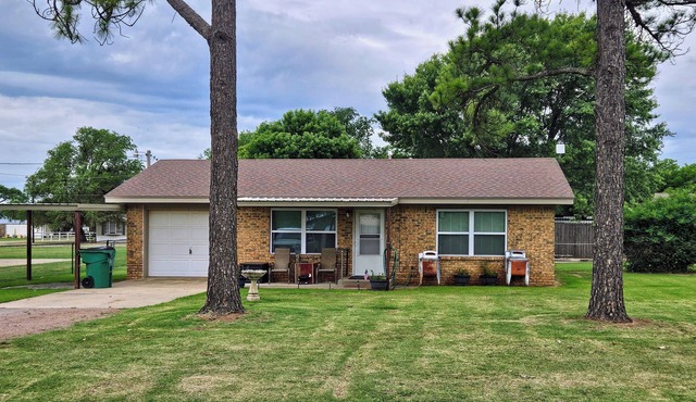 Charming 2-bedroom house in Granite nestled at the foot of the Quartz Mountains