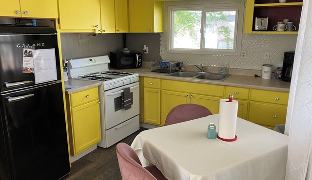 Charming 2-bedroom house in serene Heppner with AC, WiFi