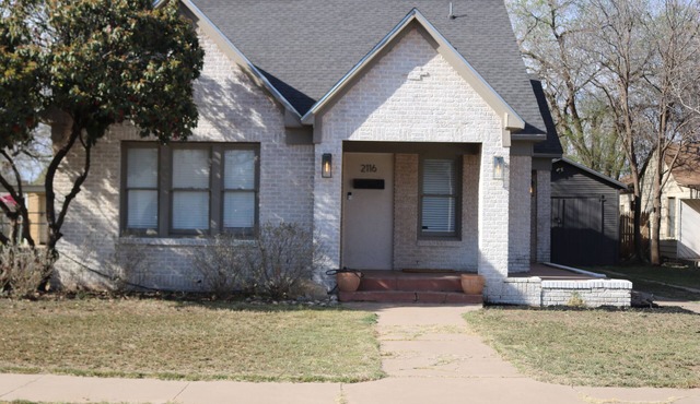 Charming 2-bedroom house minutes from Texas Tech in the Heart of Lubbock!