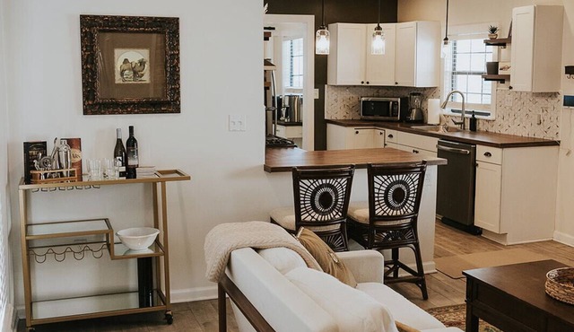 Charming 2-bedroom house located in the heart of Midtown